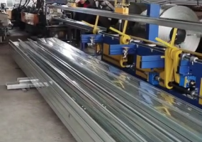 江蘇沭陽(yáng)客戶(hù)cz型鋼碼垛機案例